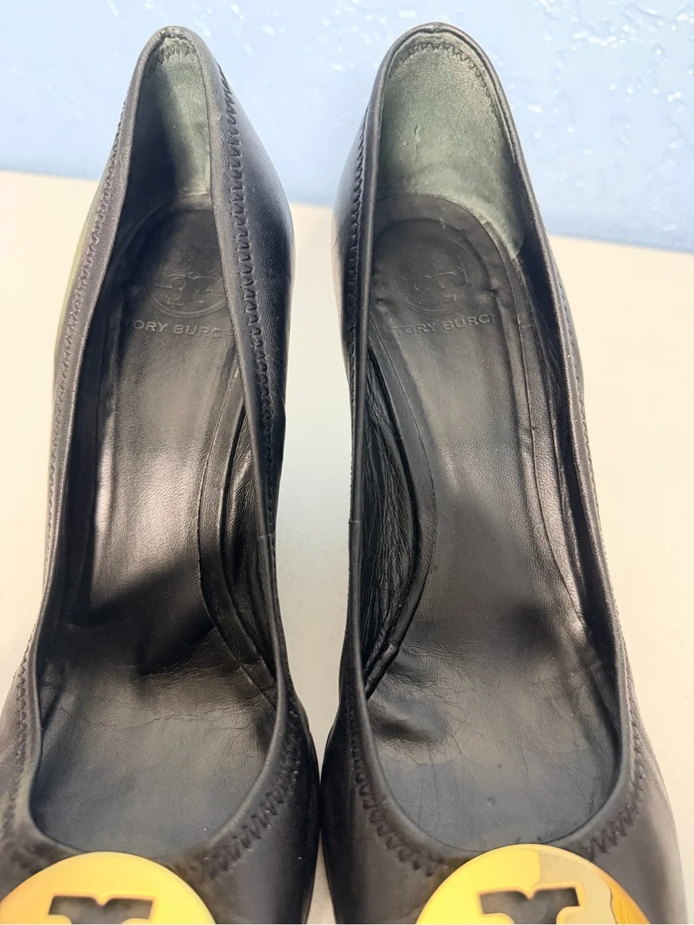 Tory Burch Sophia wedge pumps black leather with large gold logo at toe. Women 9